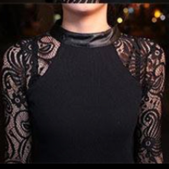 1 Size S Left! Black Lace Sleeve Top - Picture 3 of 5